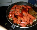 Foto langkah ke 4 dari resep Sosis Saos Tiram Manis.