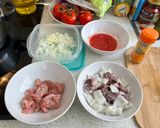 Foto del paso 1 de la receta: Arroz meloso mar y montaña (de pollo y chipirones 🦑)