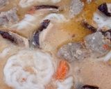 Foto langkah ke 3 dari resep Seblak krupuk mawar.
