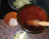 Foto del paso 3 de la receta: Alcachofas a la plancha con parmesano y cama de cebolla😏