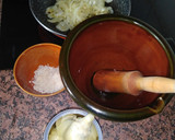 Foto del paso 3 de la receta: Alcachofas a la plancha con parmesano y cama de cebolla😏