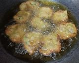 A picture of step 4 of Onion Bhajiya.