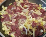 Foto del paso 1 de la receta: Hígado encebollado con papas guisadas