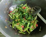 Foto langkah ke 2 dari resep Tumis Kangkung.