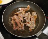 A picture of step 1 of Egg 'n' Bacon Brekkie Burger.