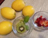 Foto del passaggio 1 della ricetta Sorbetti al limone kiwi 🥝 e fragola 🍓