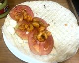 Foto del paso 3 de la receta: Quesadillas con camarones y tomate 🧀🍤🍅