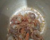 Foto langkah ke 2 dari resep Sup Udang Telur.