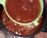 Foto del paso 3 de la receta: Muslos de pollo en salsa roja con nopales