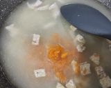 Foto langkah ke 3 dari resep Bubur Ayam Telur Puyuh MPASI.