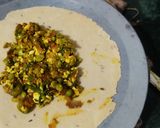 A picture of step 4 of Green peas and paneer paratha.