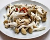 柳松菇炒滷牛腱的食譜步驟1照片