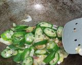 Foto langkah ke 4 dari resep Tumis Tempe Okra Hijau.
