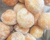 Gambar langkah 8 resipi Doughnut Balls.