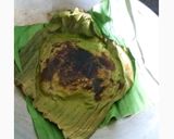 Foto langkah ke 2 dari resep Telur goreng tanpa minyak aroma bakar daun pisang.