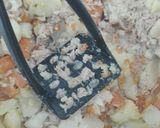 Foto del paso 3 de la receta: Tortitas de papa con zanahoria y atún 😘