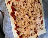 Foto langkah ke 3 dari resep Pizza salmon puff pastry.