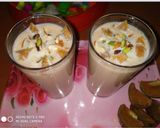 A picture of step 2 of Chiku almond shake.