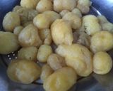 A picture of step 2 of Chana phulki chaat.