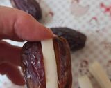 Foto del paso 2 de la receta: Dátiles Medjool o Medjoul rellenos con queso Feta de cabra apenas derretido y pistacho salado 🌴🐐🌳