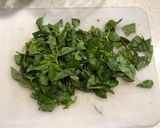 Foto del paso 3 de la receta: Pesto de cilantro con albahaca