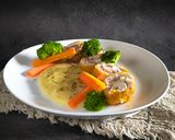 Foto langkah ke 7 dari resep Chicken Cordon Bleu With Garlic Mashed Potato.