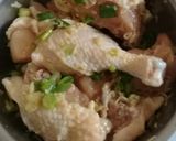 Foto langkah ke 2 dari resep Ayam kukus bawang putih.