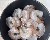 A picture of step 1 of Linguine w/Shrimp and veggies Stir Fry.