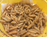 Foto del paso 6 de la receta: Snack de macarrones fritos aliñados (crackers)
