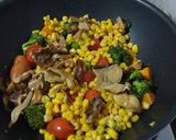 Foto del paso 2 de la receta: Saltado de brócoli y calabacín...acompañando el rollo incógnita​
