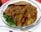 A picture of step 8 of Aloo Matar In Thick Brown Gravy.
