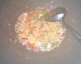 Foto langkah ke 3 dari resep Nasi goreng praktis.