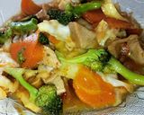 Foto langkah ke 4 dari resep Tumis Bakso Brokoli.