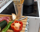 Foto del paso 1 de la receta: Espaguetis con salchichas frescas y verduras