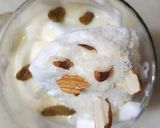 A picture of step 6 of Mango shake with icecream.