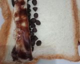 Foto langkah ke 3 dari resep Roti gulung pisang coklat.
