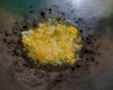 Foto langkah ke 2 dari resep Nasi goreng sederhana.