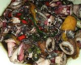 Foto langkah ke 6 dari resep Cumi hitam pedas.