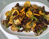 Une image de l'étape 11 de Courgettes jaunes et poivrons verts aux tomates séchées et épices.