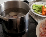 Foto del paso 2 de la receta: Caldo de Pollo Casero