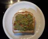 Foto del paso 1 de la receta: Sándwich de chistorra con salsa c. de aguacate a los 3 pimientos