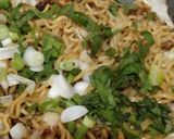 Foto langkah ke 5 dari resep Mie Goreng Sambal Matah.