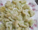 A picture of step 1 of Gobhi / Cauliflower Pakoda.