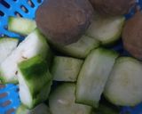 Foto langkah ke 1 dari resep Bening oyong bakso soun.