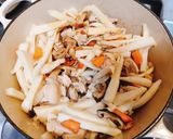 百菇綠竹筍煲飯(鑄鐵鍋版)的食譜步驟4照片