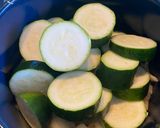 Foto langkah ke 2 dari resep Zuchinni soup.