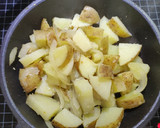 Foto del paso 3 de la receta: Sartén de patatas con huevo