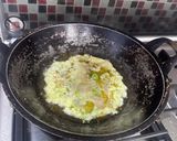 Foto langkah ke 2 dari resep Shrimp Omelette.