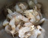 A picture of step 1 of Steamed Mustard Prawns.