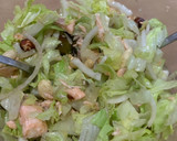 Foto del paso 3 de la receta: Ensalada fresca de verano ¡con salmón y feta!